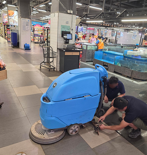How to maintain cleaning equipment?